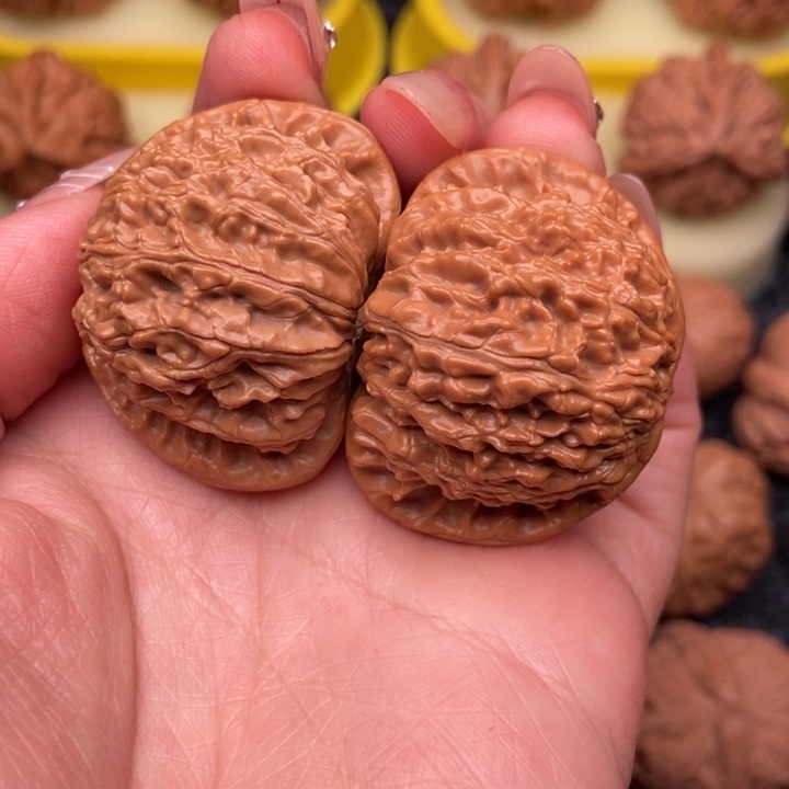 文玩核桃把件40精品老树白狮子