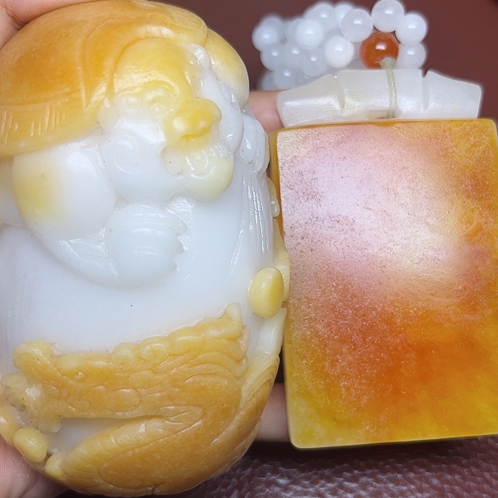 食***神和田玉未镶嵌颈饰