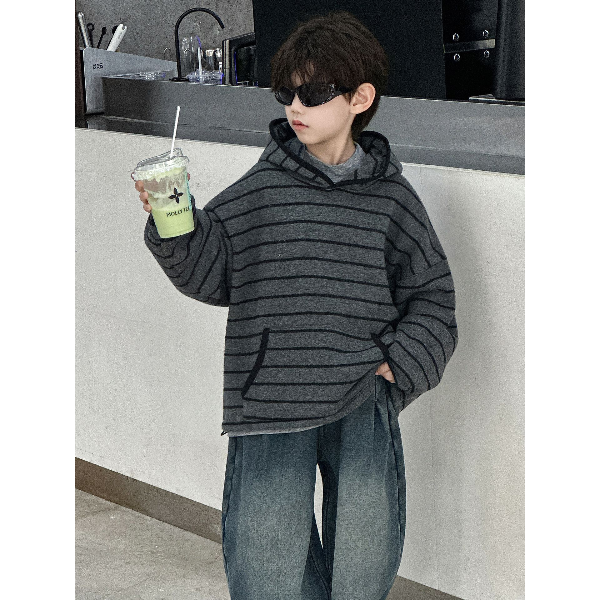 T雷西: M儿童秋冬新款韩版潮流宽松洋气百搭条纹绣花连帽加绒卫衣