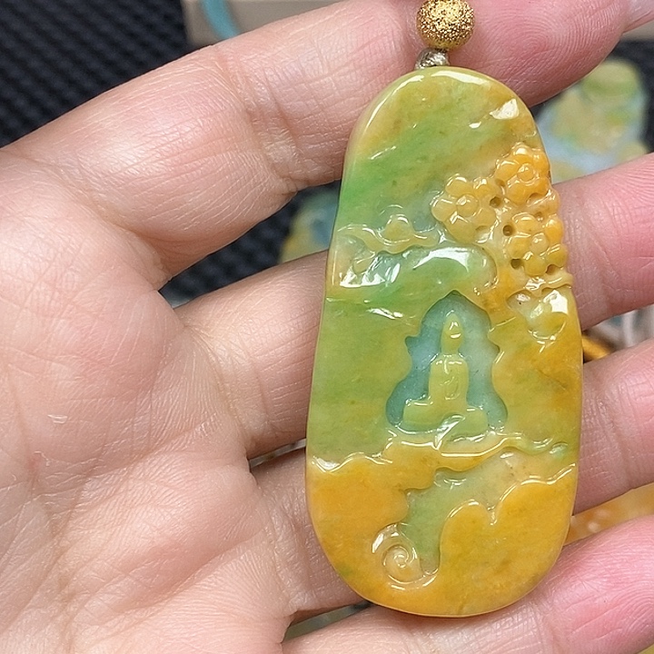 翡翠颈饰未镶嵌幸****翡翠