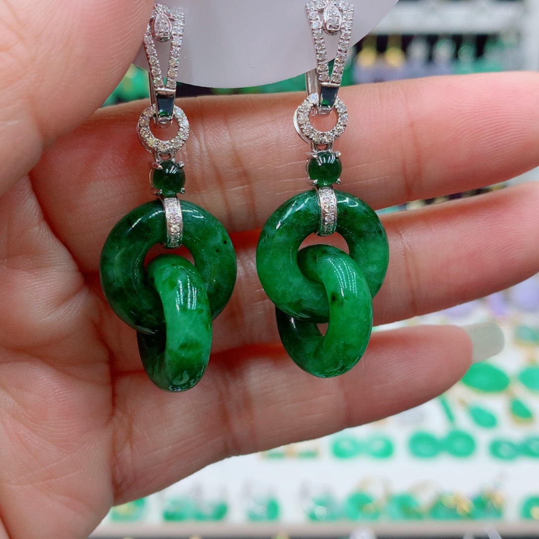 翡翠18K金镶嵌耳饰的