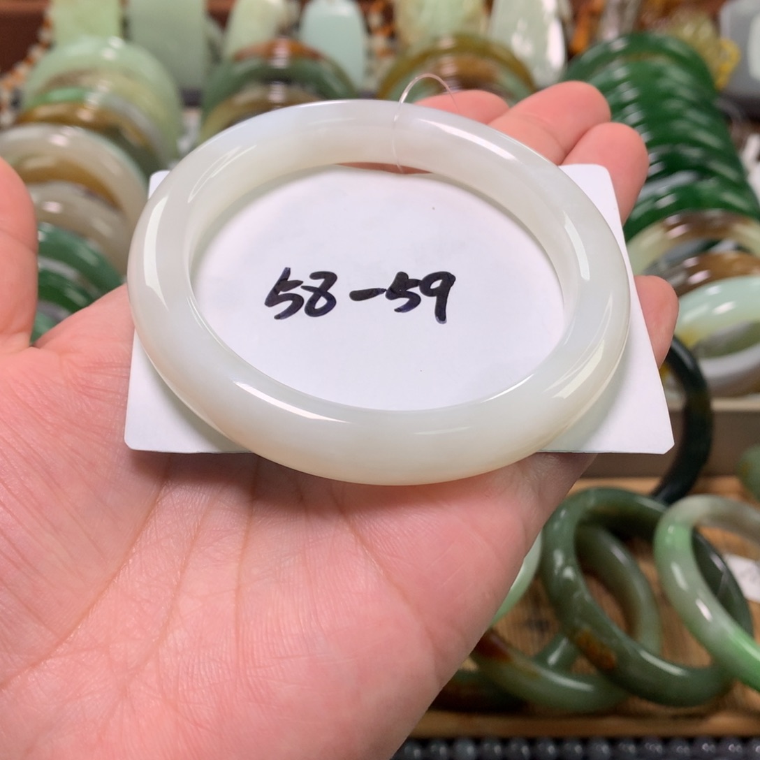 和田玉手镯未镶嵌