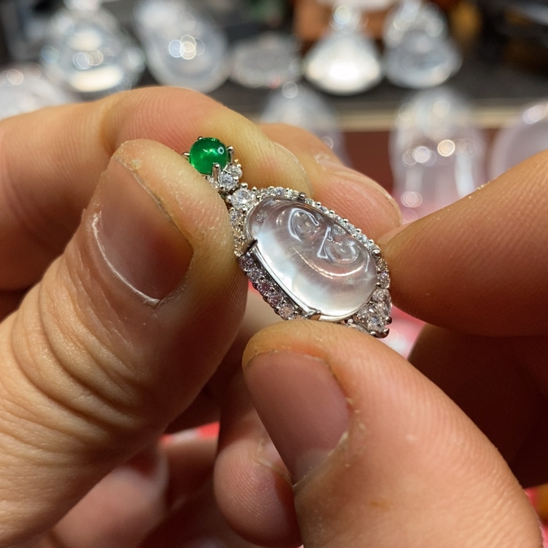 石英质玉颈饰未镶嵌