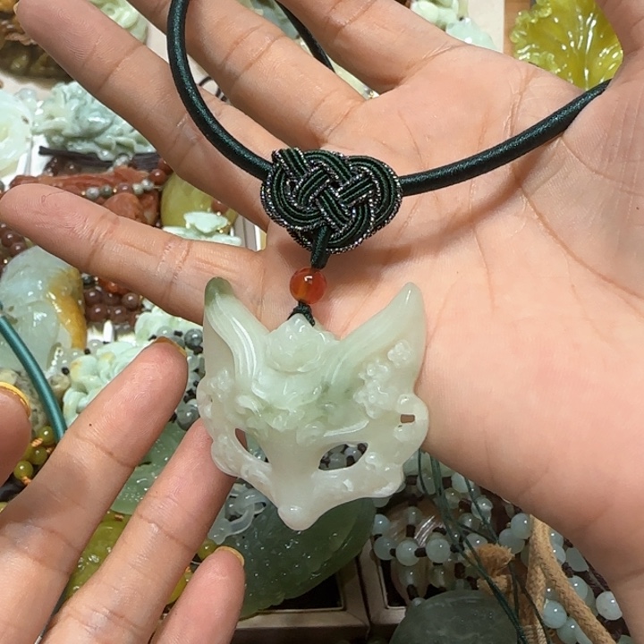 蛇纹石玉未镶嵌吊坠
