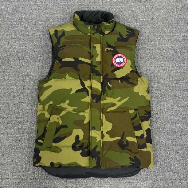 全新未使用 CANADA GOOSE 迷彩羽绒马甲/S码/M6769