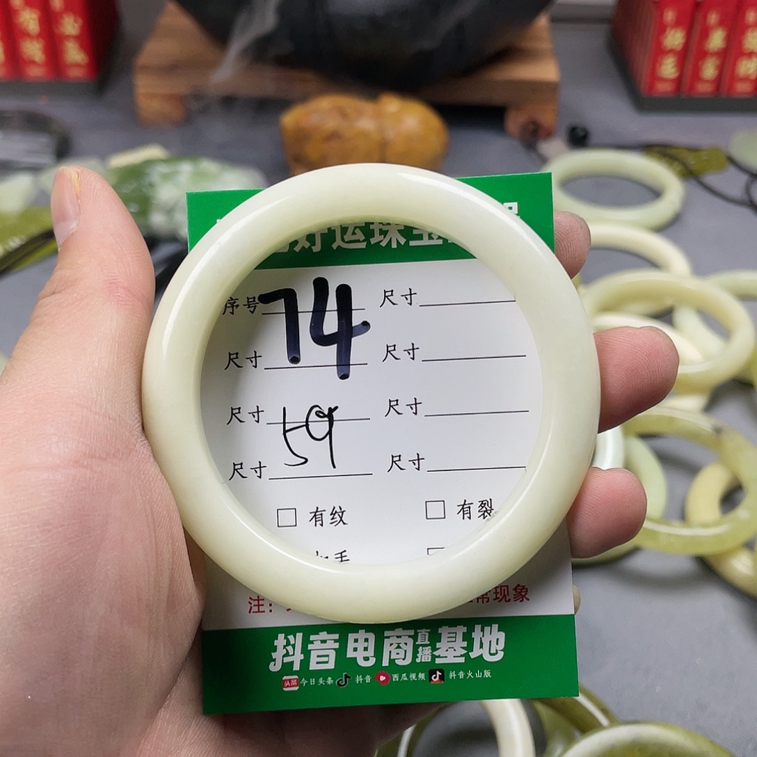 蛇纹石玉手镯未镶嵌