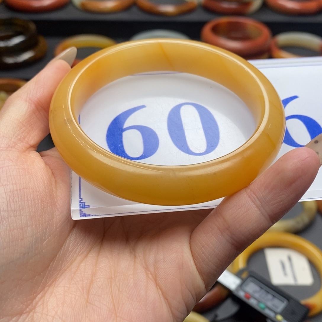 石英质玉（黄龙玉）手镯未镶嵌