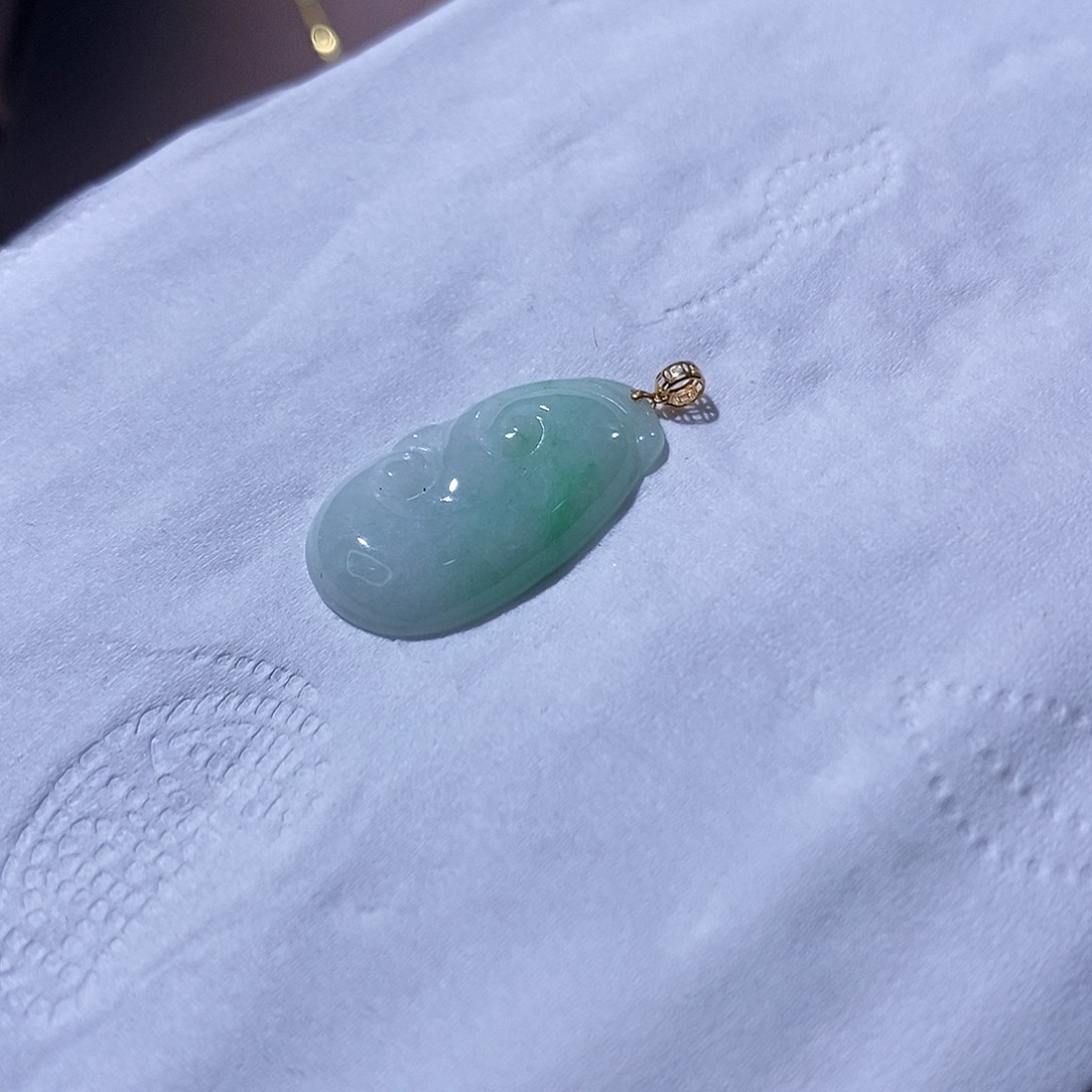 翡翠吊坠(不含链)18K金镶嵌
