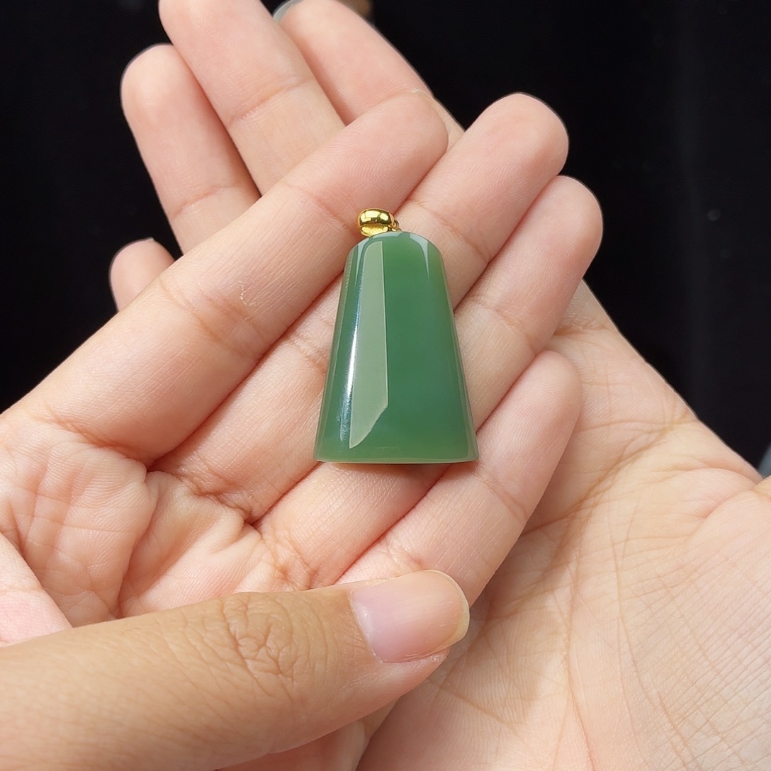 幻***咪和田玉（碧玉）18K金镶嵌吊坠(赠链)