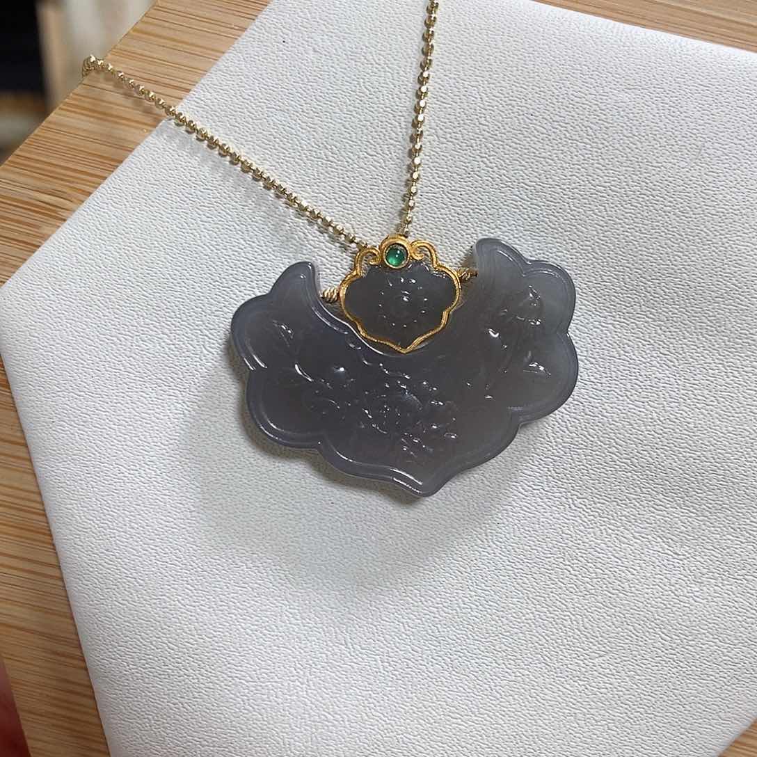 和田玉吊坠(赠链)18K金镶嵌