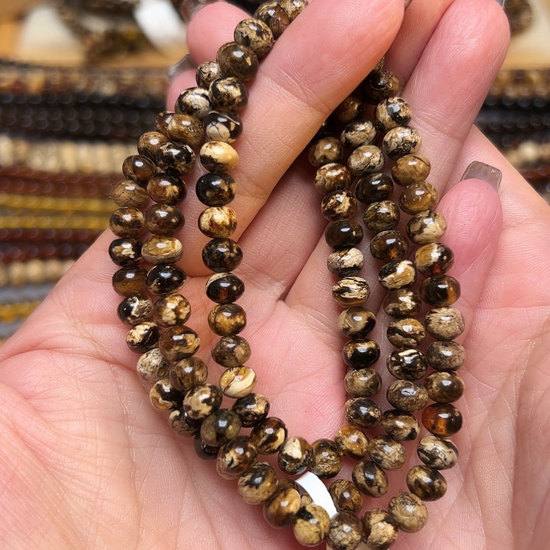 微***笑琥珀未镶嵌裸石抚顺琥珀20102六