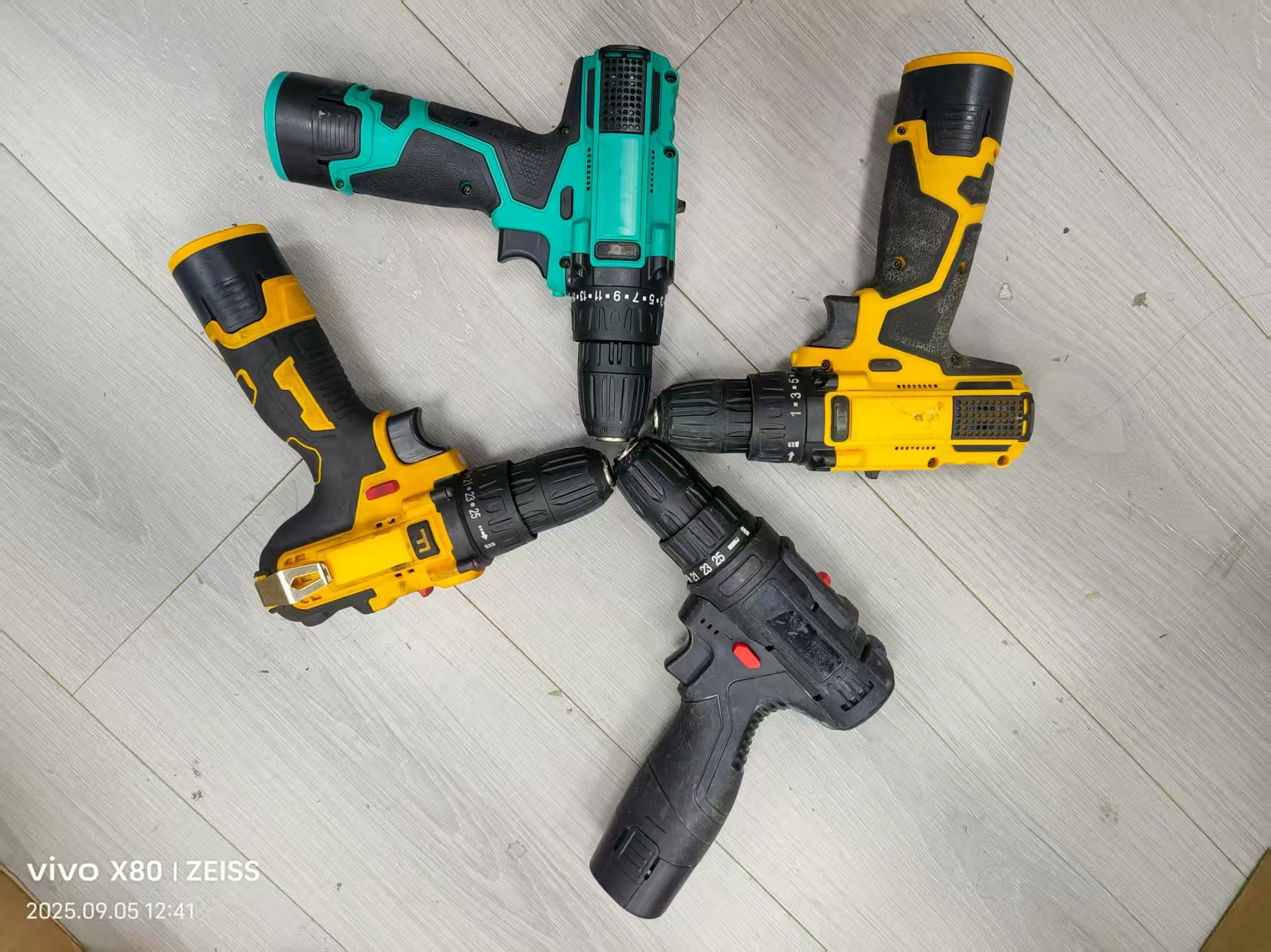 锂电充电家用有刷多功能电钻库存微瑕款，具体款式以直播间为准