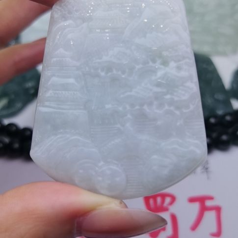 翡翠颈饰未镶嵌天然的A货翡翠