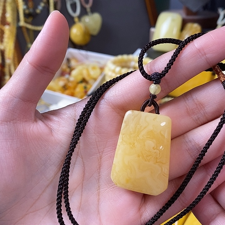 琥珀未镶嵌裸石无事牌