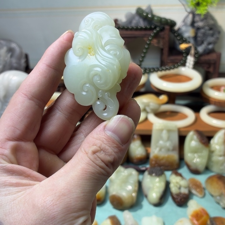 和田玉未镶嵌颈饰