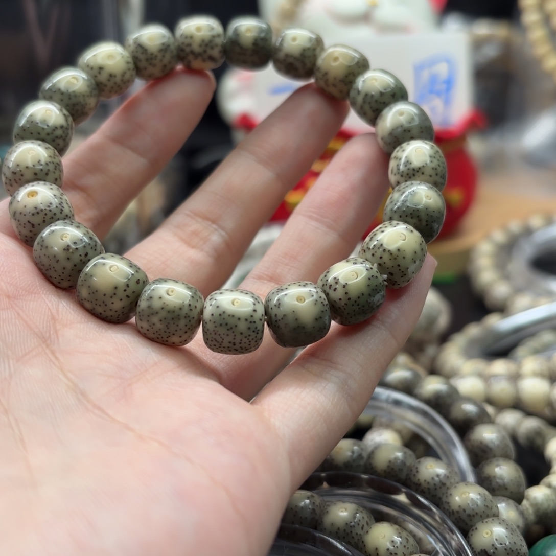 星月菩提吊坠绿包白