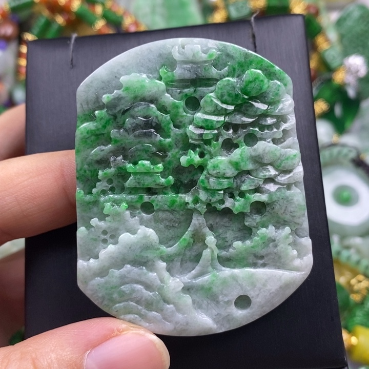 翡翠未镶嵌吊坠(赠链)