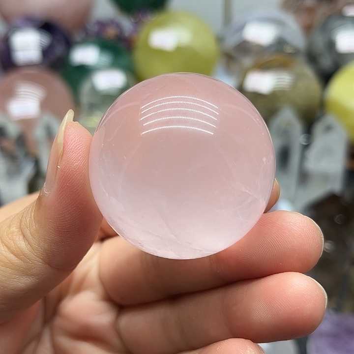 未镶嵌珠宝半成品水晶95克粉水晶球