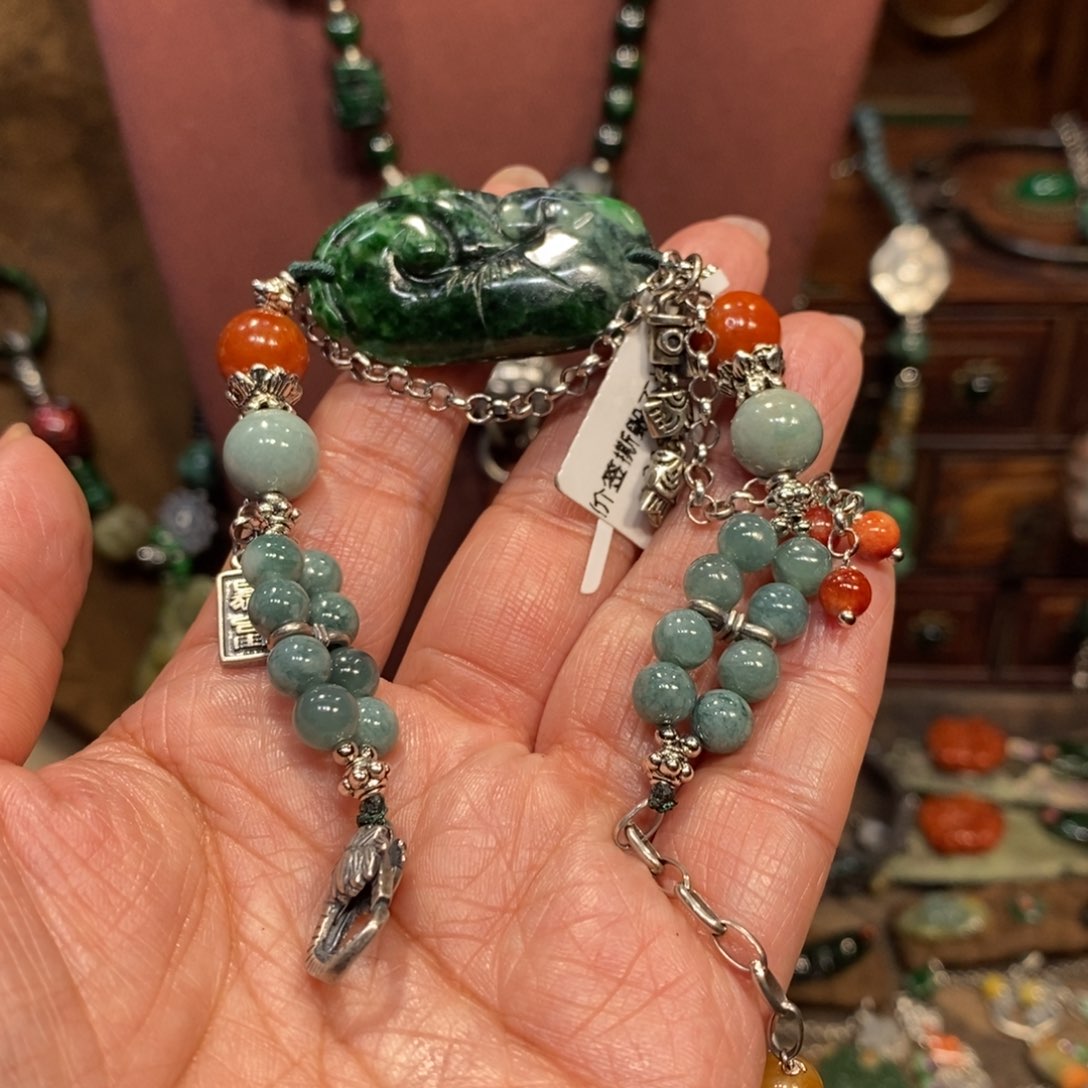 翡翠吊坠(赠链)未镶嵌