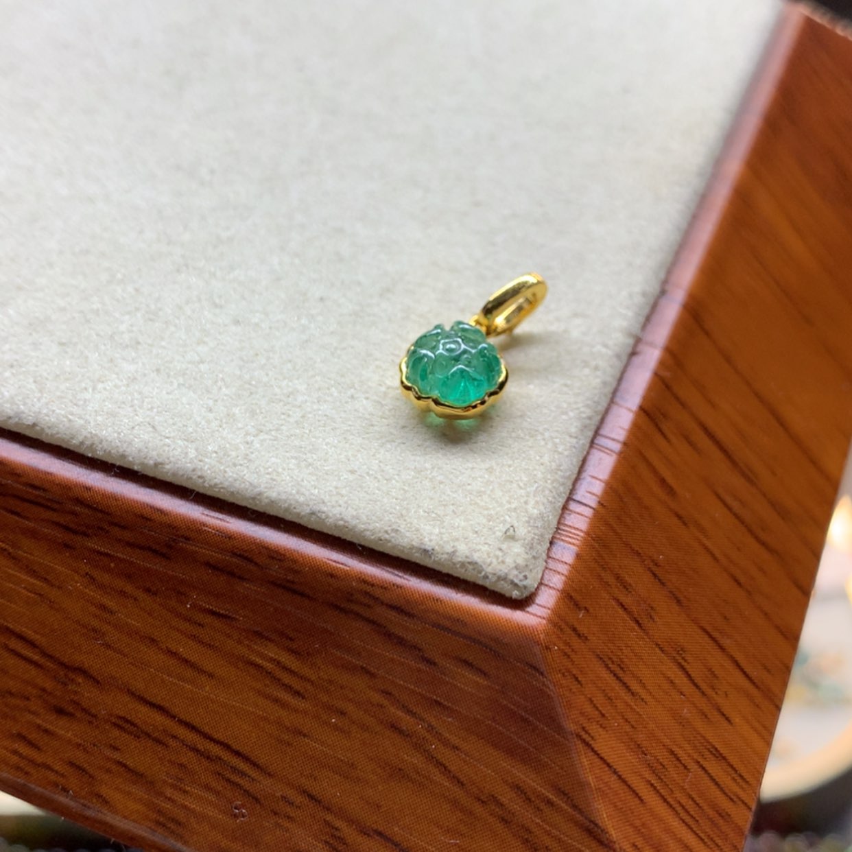 【闪购商品】祖母绿吊坠(不含链)18K金镶嵌祖母绿