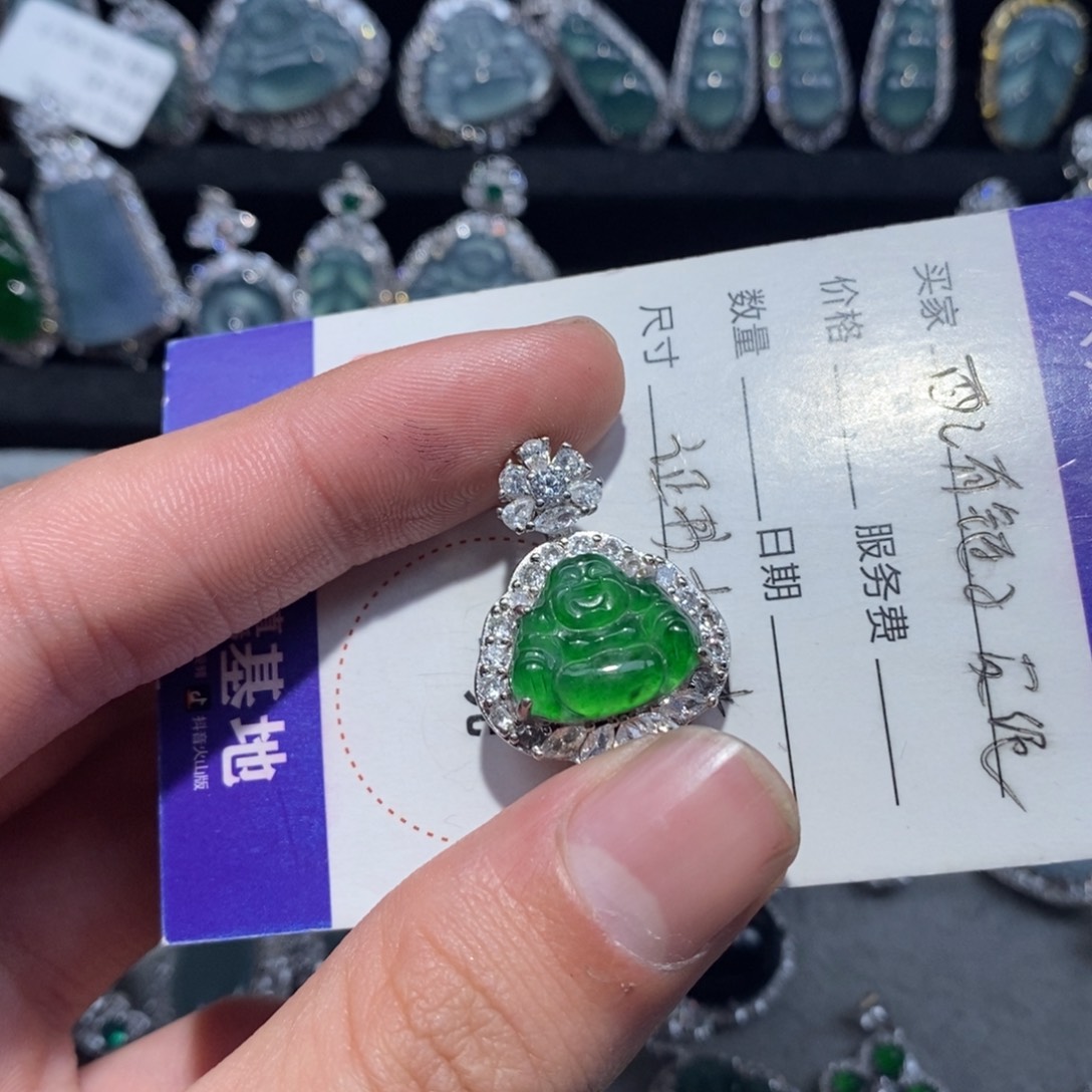 翡翠颈饰未镶嵌翡翠