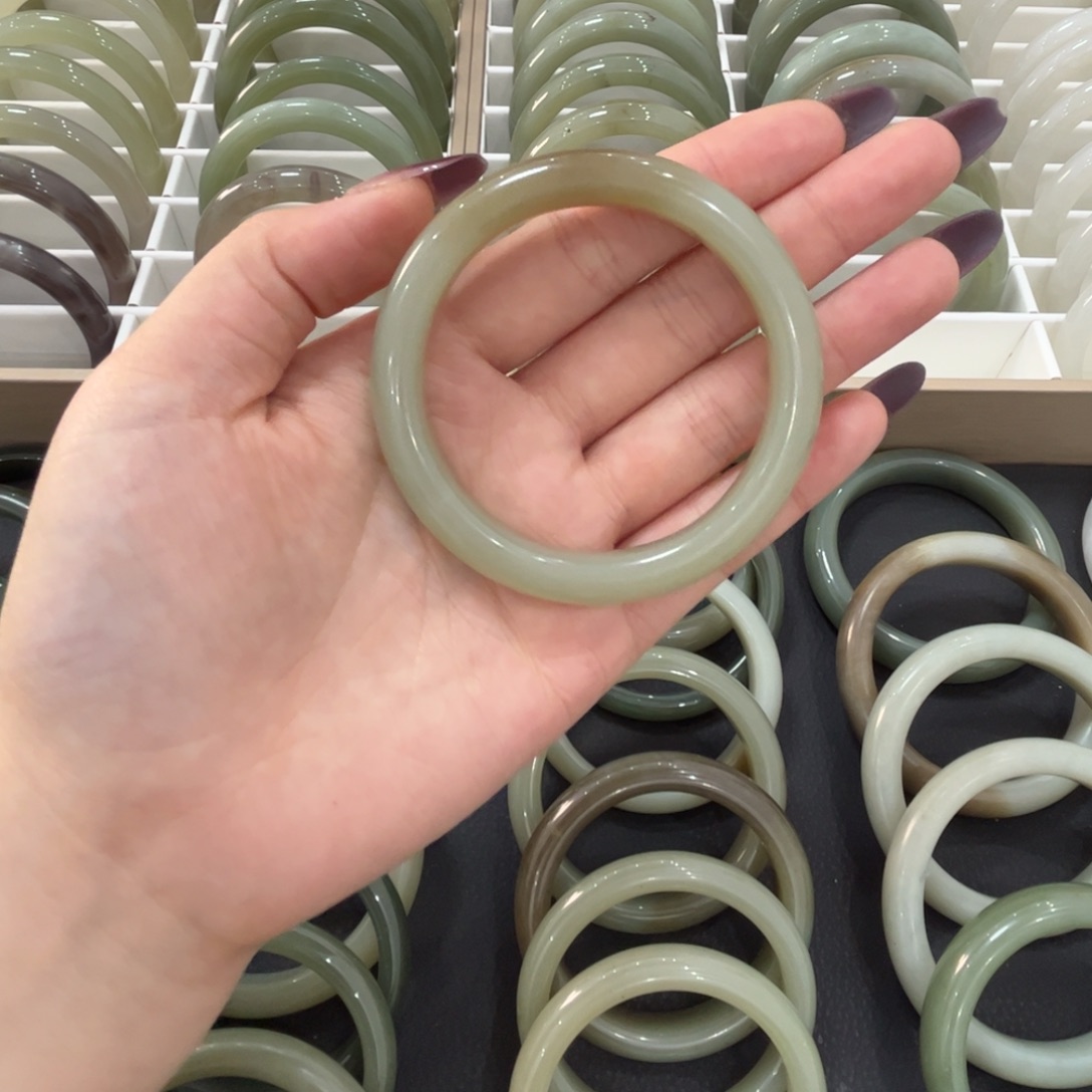 和田玉未镶嵌手镯