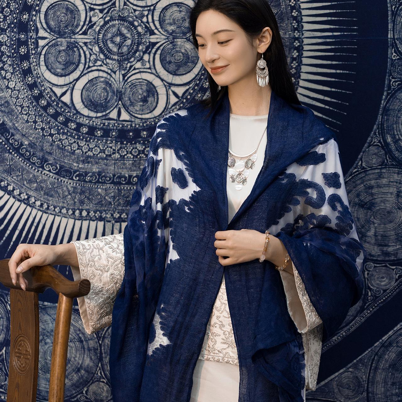 盛唐婧|欧根纱剪花纹蓝染围巾国风新中式女装