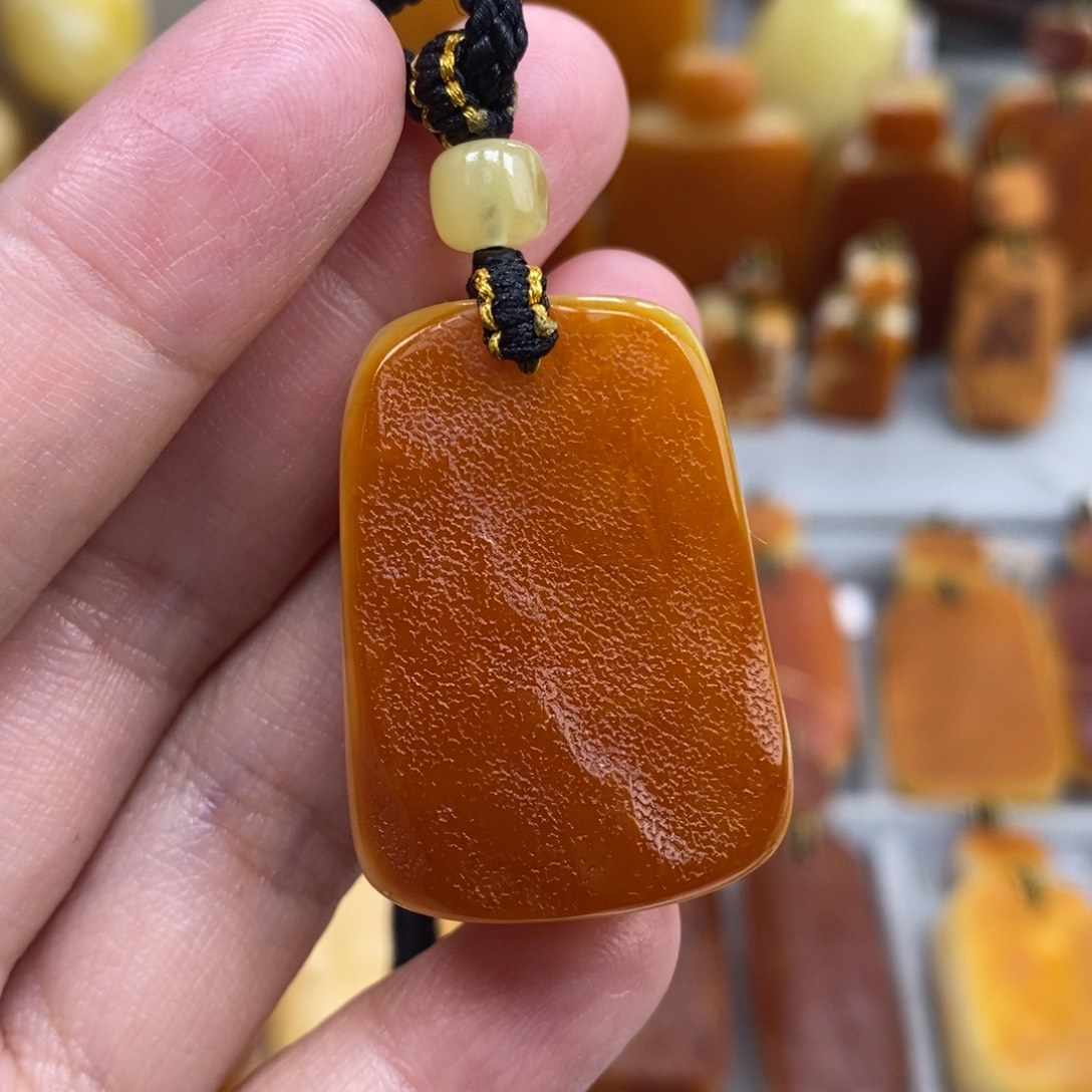 蜜蜡未镶嵌珠宝奇石