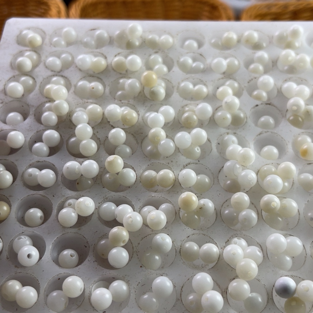 白玉菩提吊坠瑕疵6白玉圆珠1盘