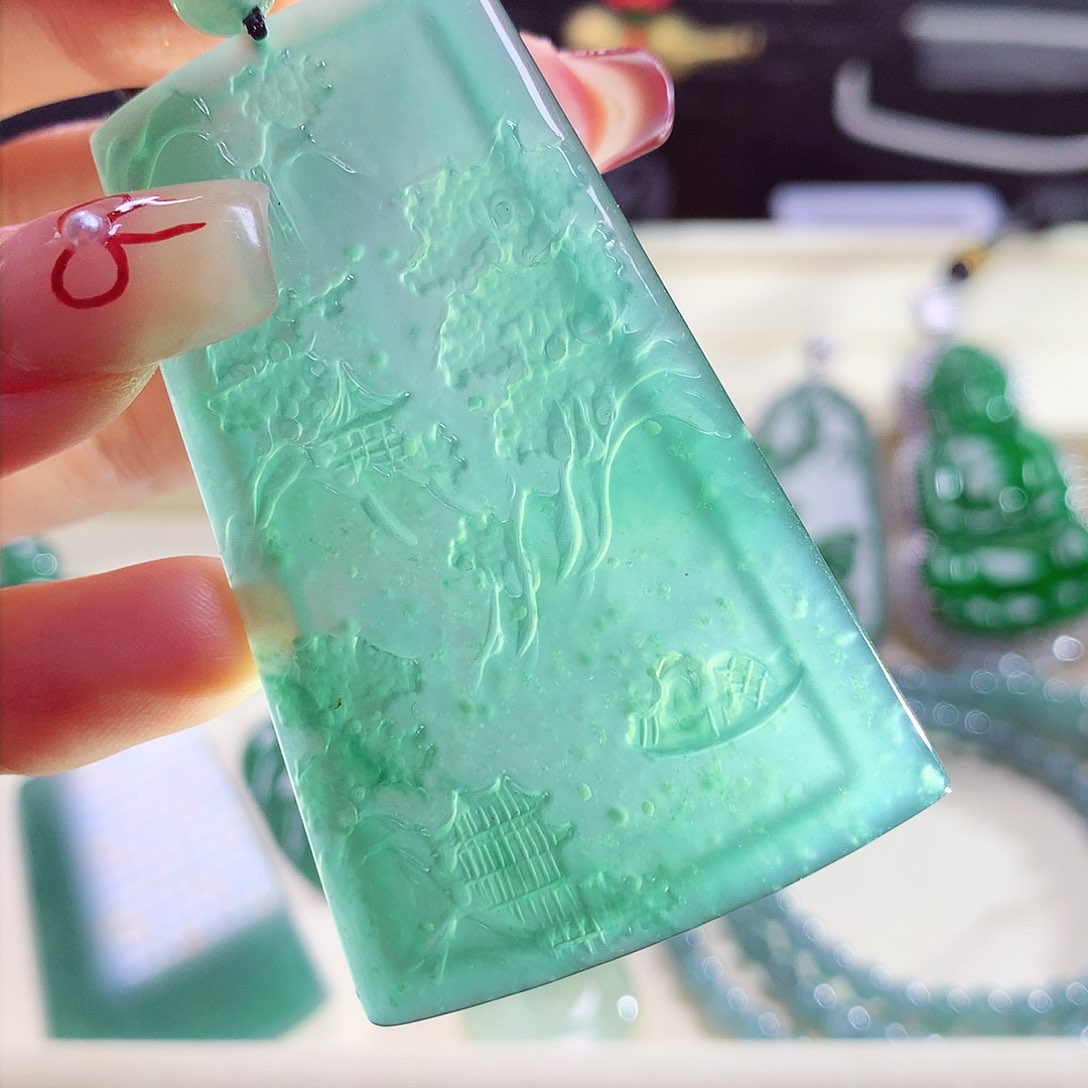 翡翠颈饰未镶嵌天然