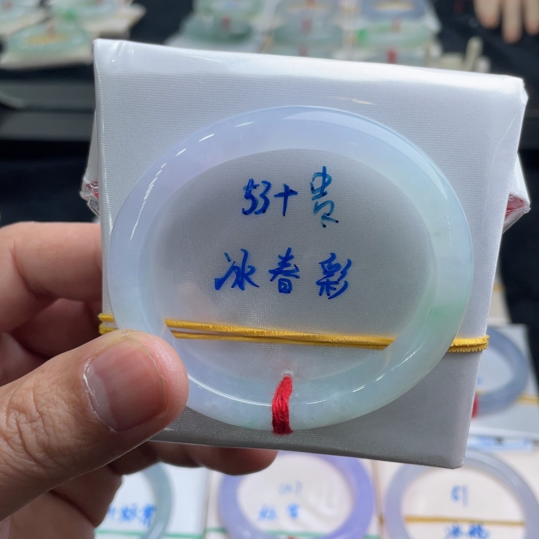 翡翠手镯未镶嵌翡翠手镯