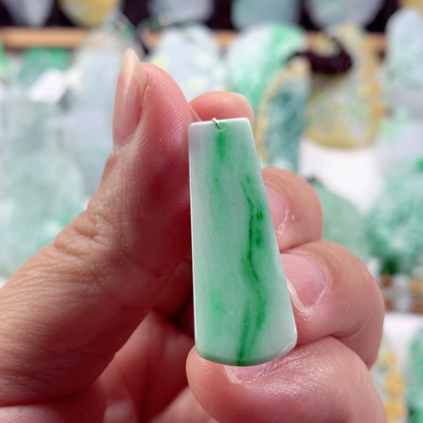 【闪购商品】翡翠吊坠(不含链)未镶嵌