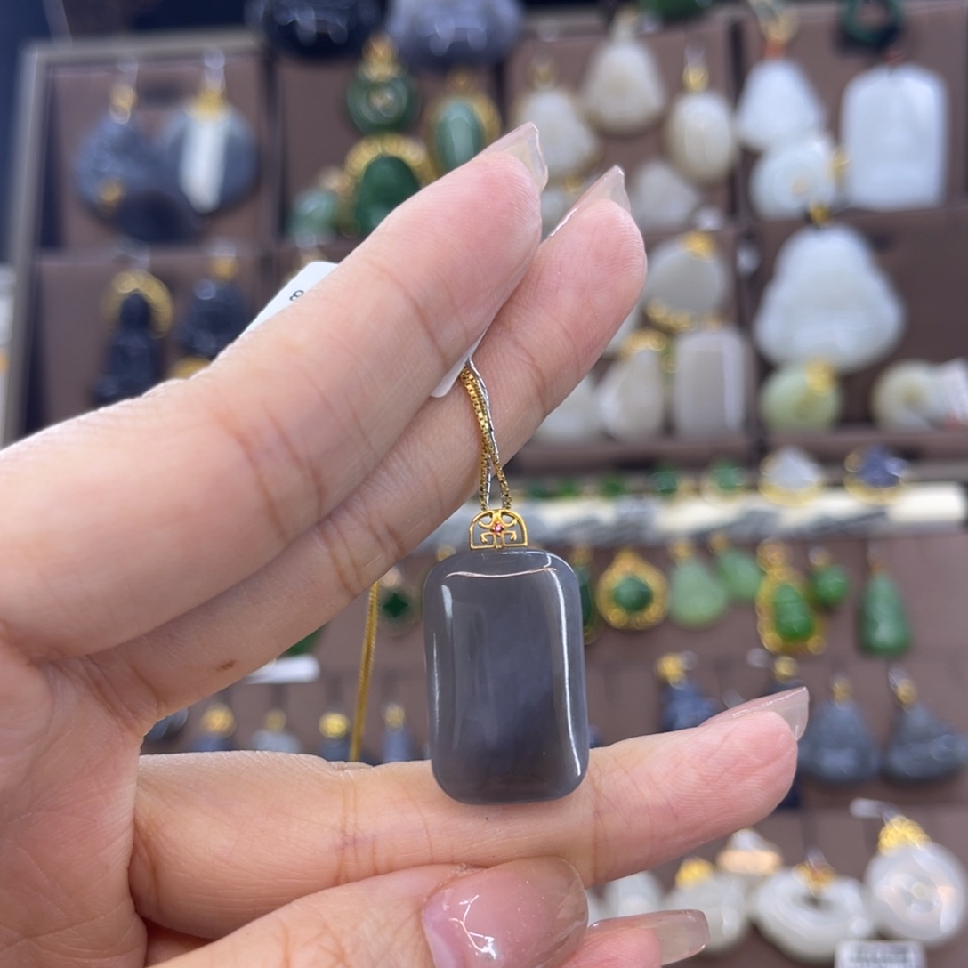 和田玉吊坠18K金镶嵌