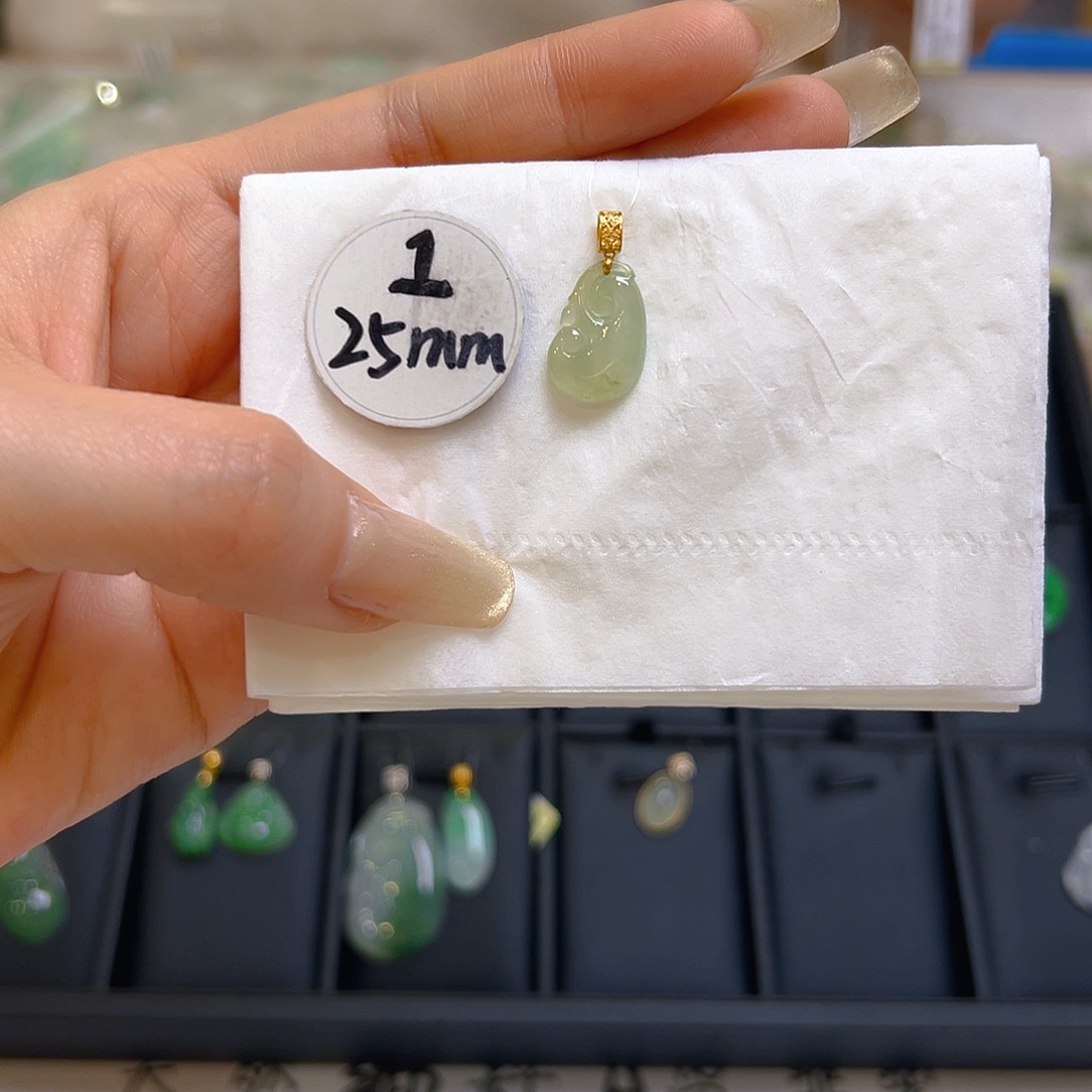 翡翠颈饰18K金镶嵌翡翠