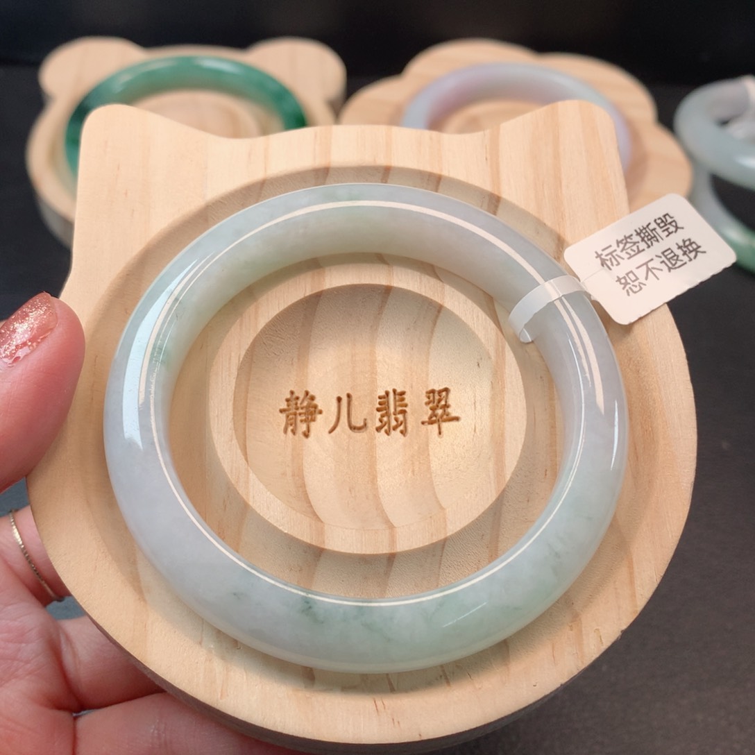 翡翠手镯未镶嵌55圈口