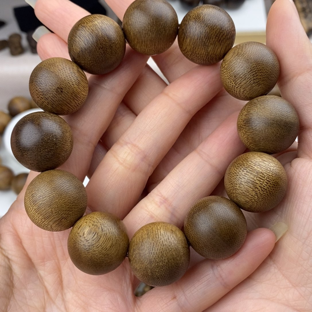 沉香手串余****、越南芽庄白奇楠