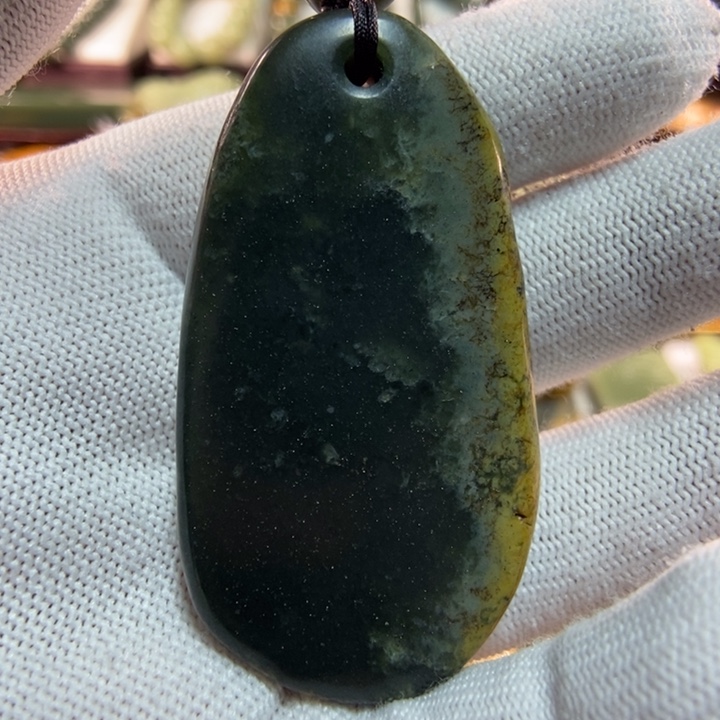 吊坠(赠链)未镶嵌岫岩河磨玉（透闪石质玉）