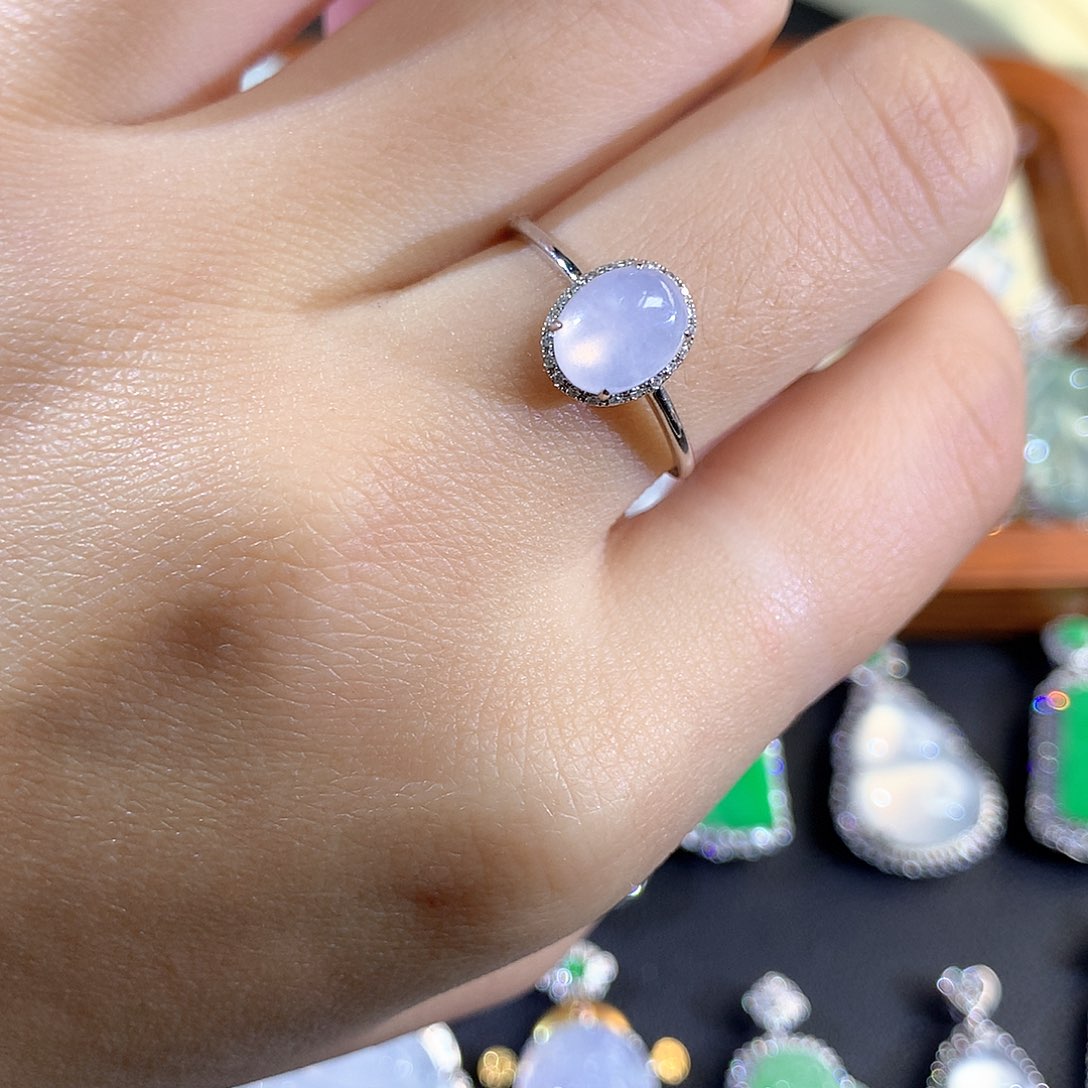 翡翠18K金镶嵌颈饰冰紫蛋面