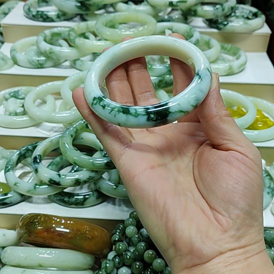 阿***葱透闪石-蛇纹石玉未镶嵌手镯