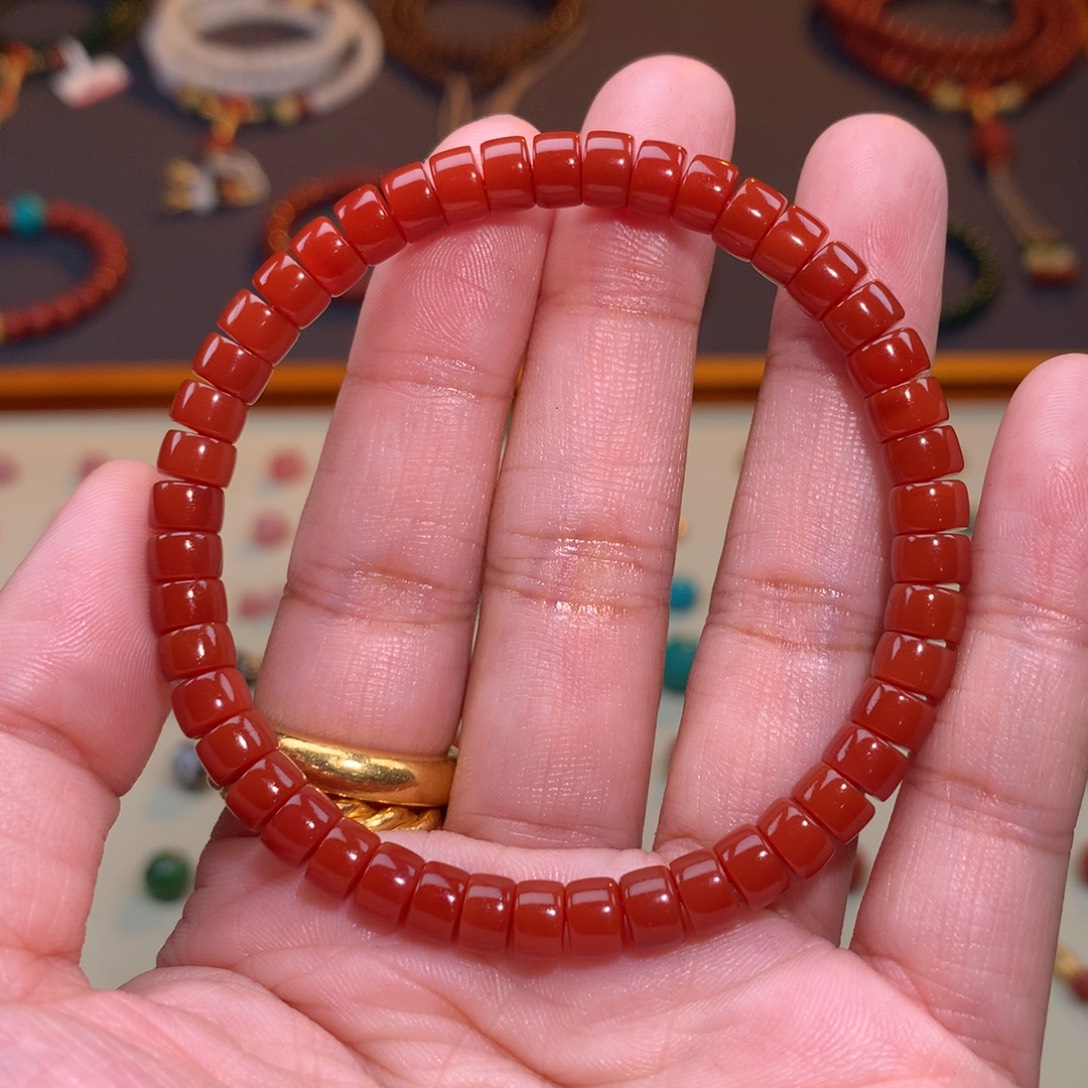 颈饰未镶嵌南红玛瑙