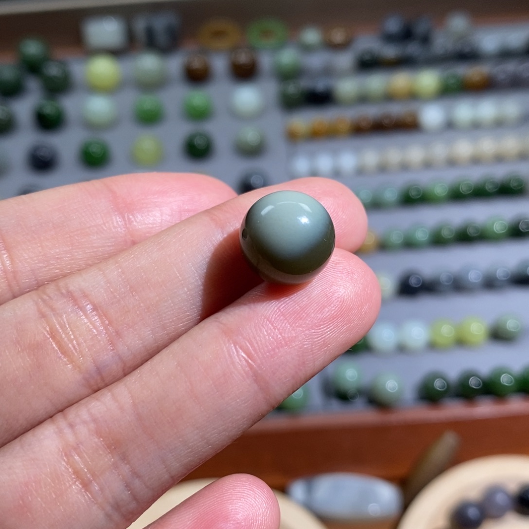 董***董和田玉未镶嵌颈饰