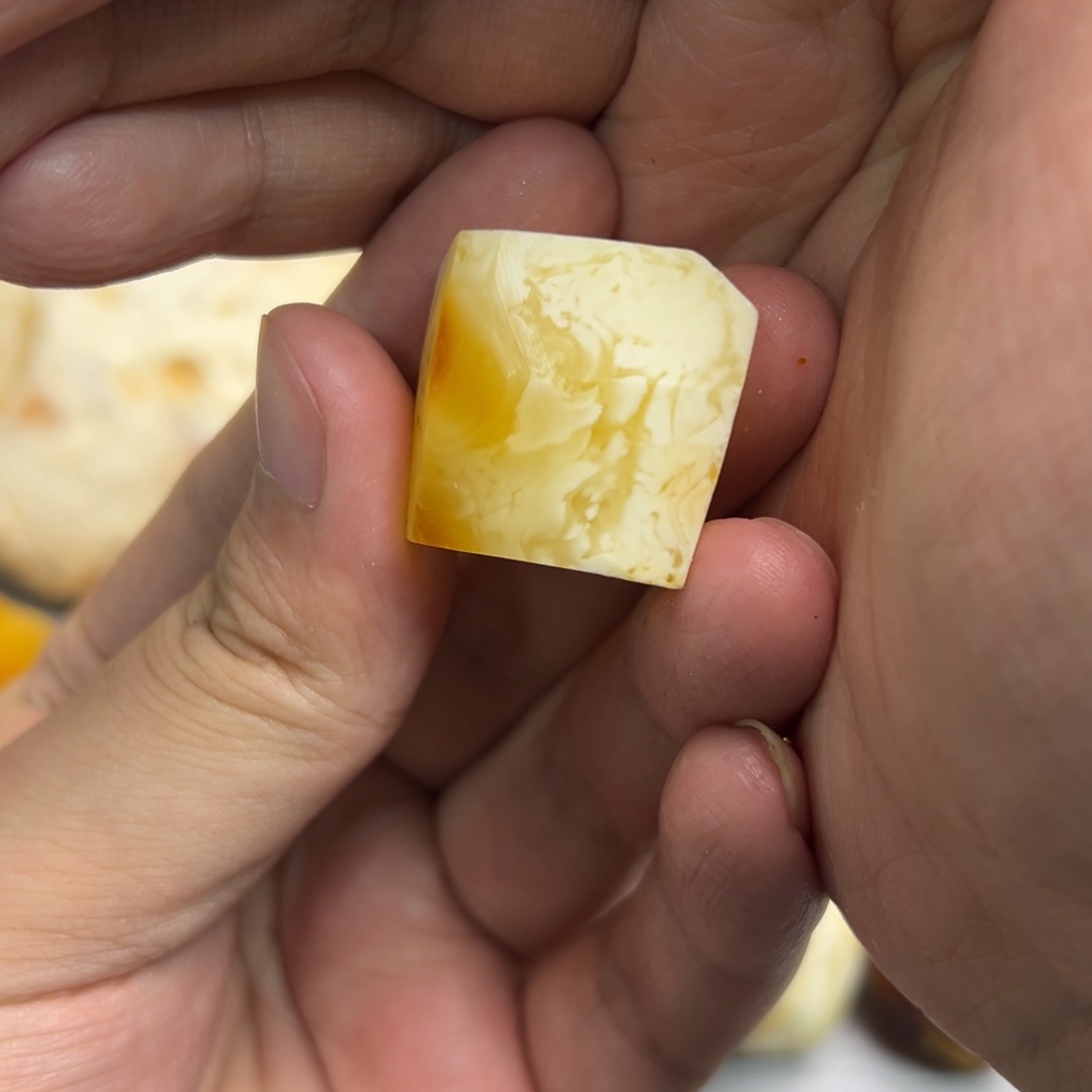 定制琥珀未镶嵌蜜蜡