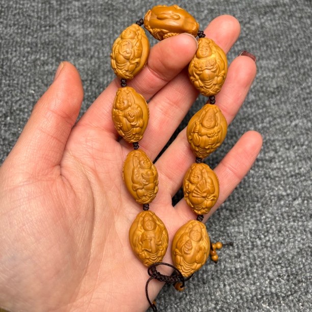 橄榄核雕刻龙弥勒手串