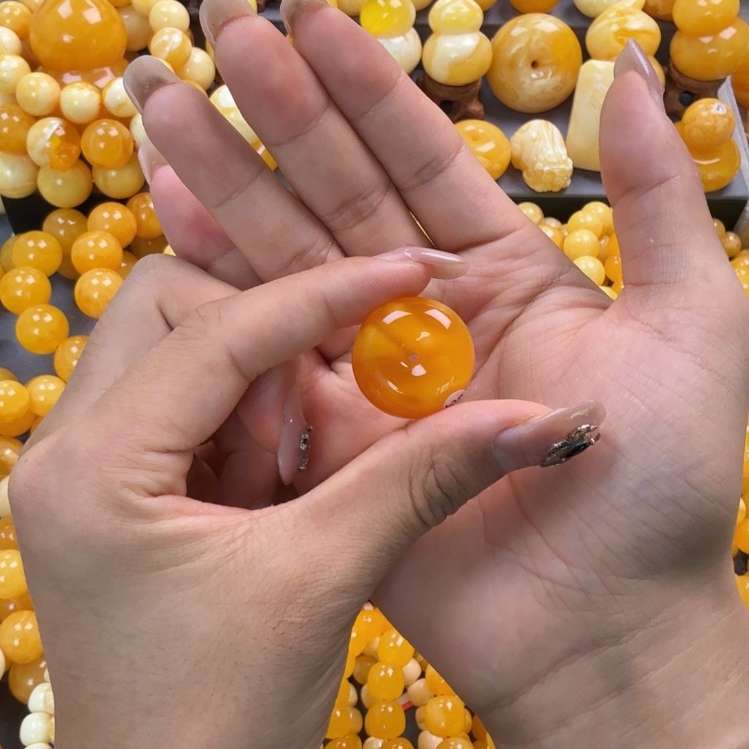 蜜蜡未镶嵌珠宝奇石