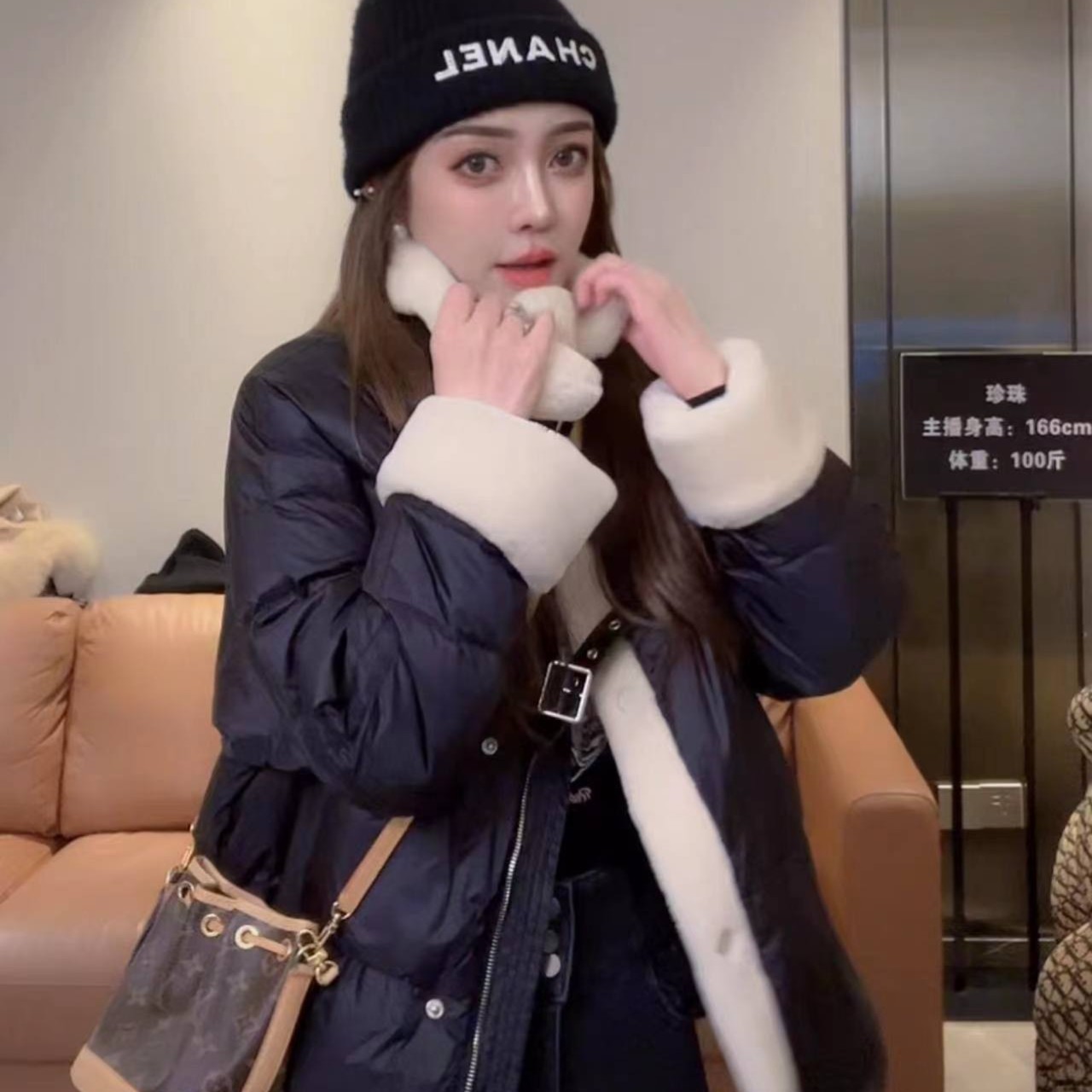 L1 简约时髦~立领羽绒外套 22WT1109055