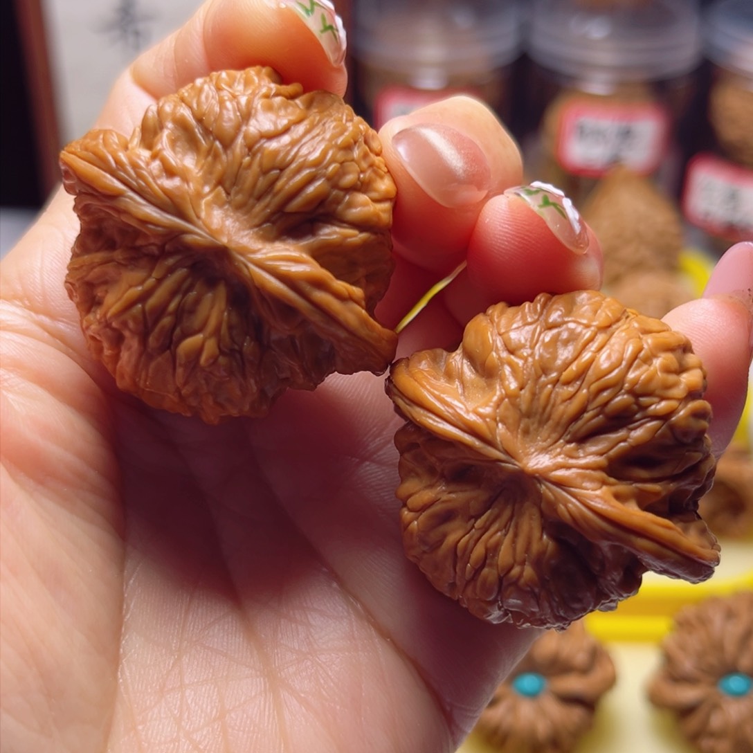 文玩核桃吊坠红皮球磨