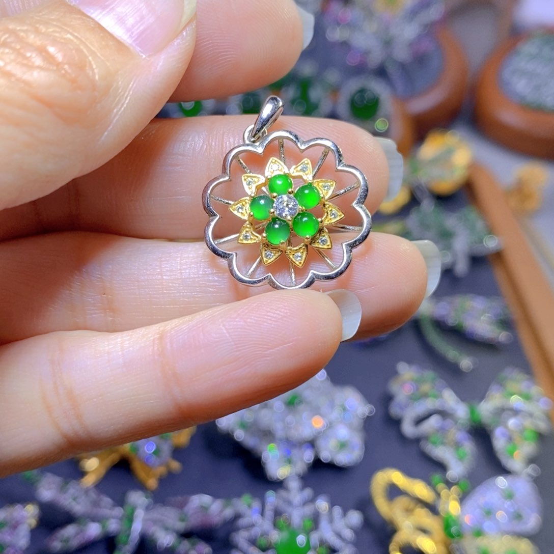 翡翠颈饰银S925镶嵌天然翡翠