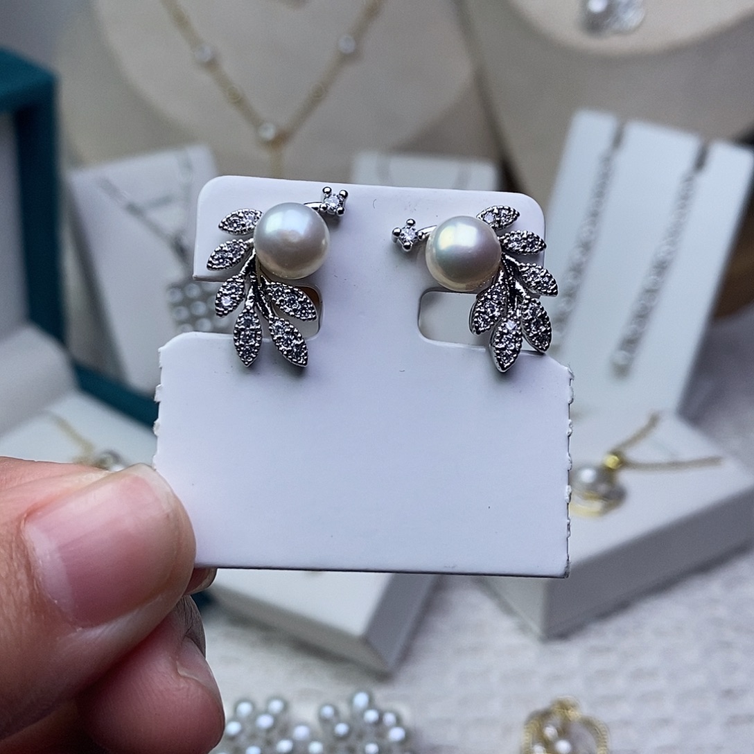 银S925镶嵌耳饰淡水珍珠
