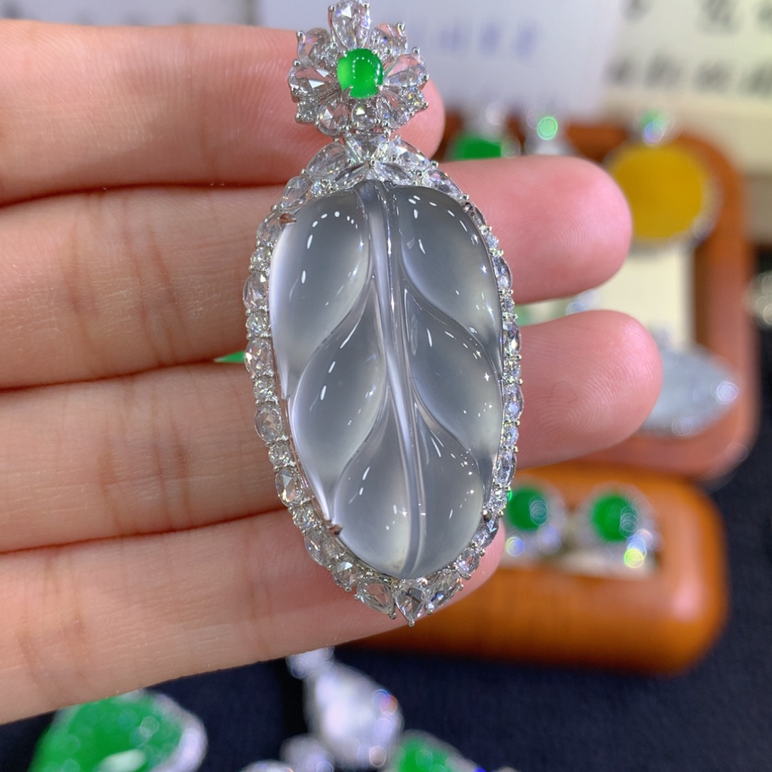 翡翠18K金镶嵌吊坠(不含链)叶子