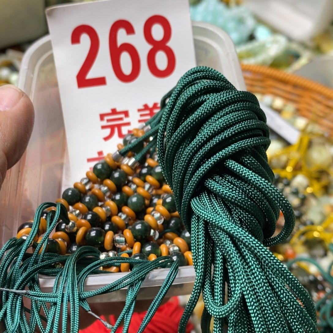 蛇纹石玉挂坠未镶嵌